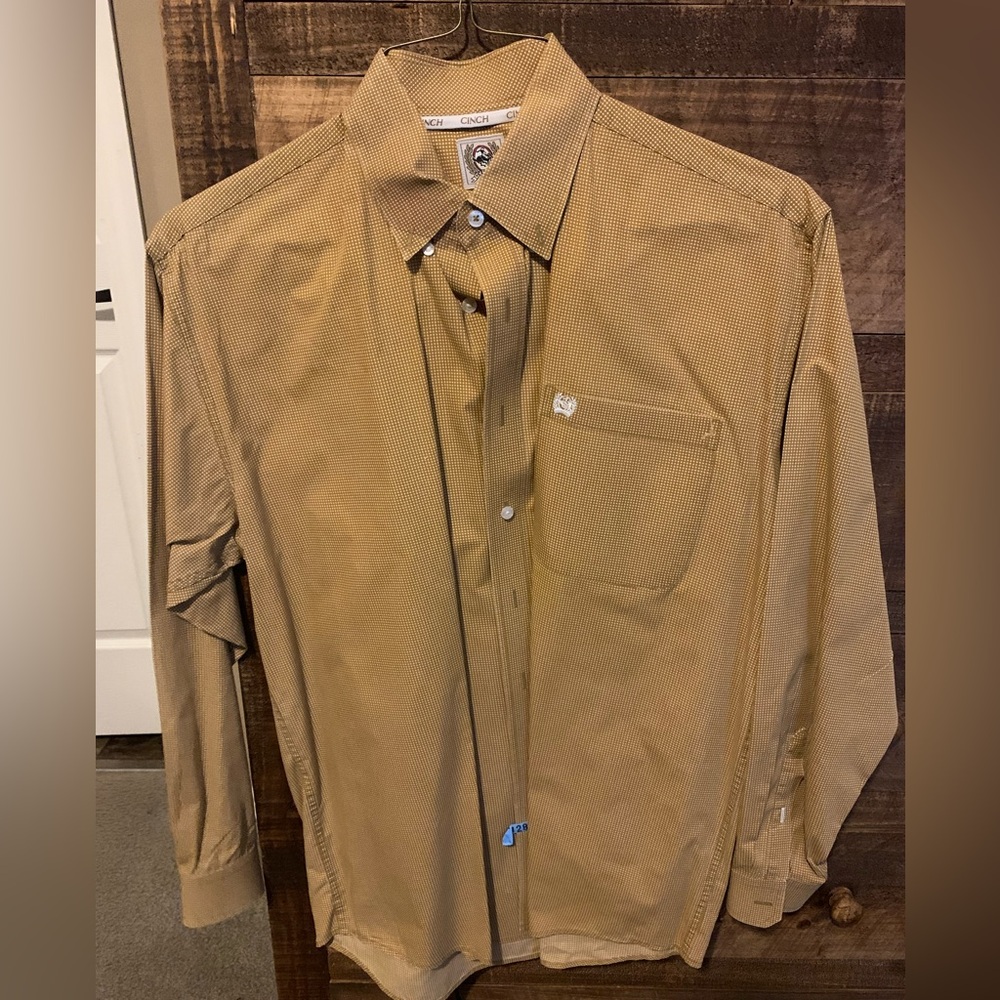 Cinch Men’s button up shirt. Size medium. Excellent condition!